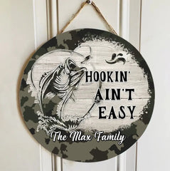 Customized Camping Themed Wooden Signage - Personalized Text Fishing Pattern Camouflage Style Round Wooden Door Plaque - A Gift For Family,Friend,Camping Enthusiasts,Angler - OLESA
