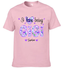 I Love Being Gigi - Garment with personalized name in purple floral pattern - Family Gift - OLESA
